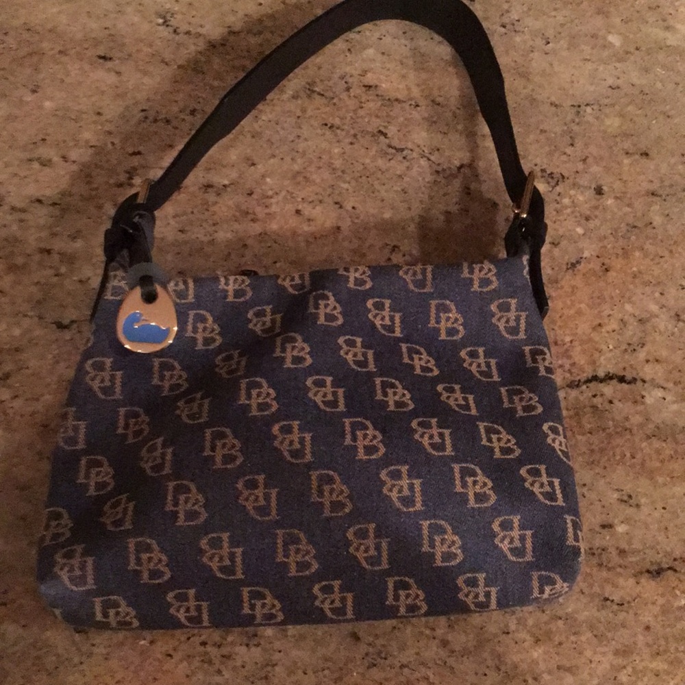 Small shoulder Dooney and Bourke bag